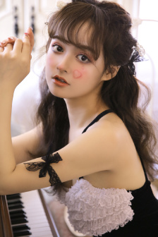 女生泳衣遮肚子